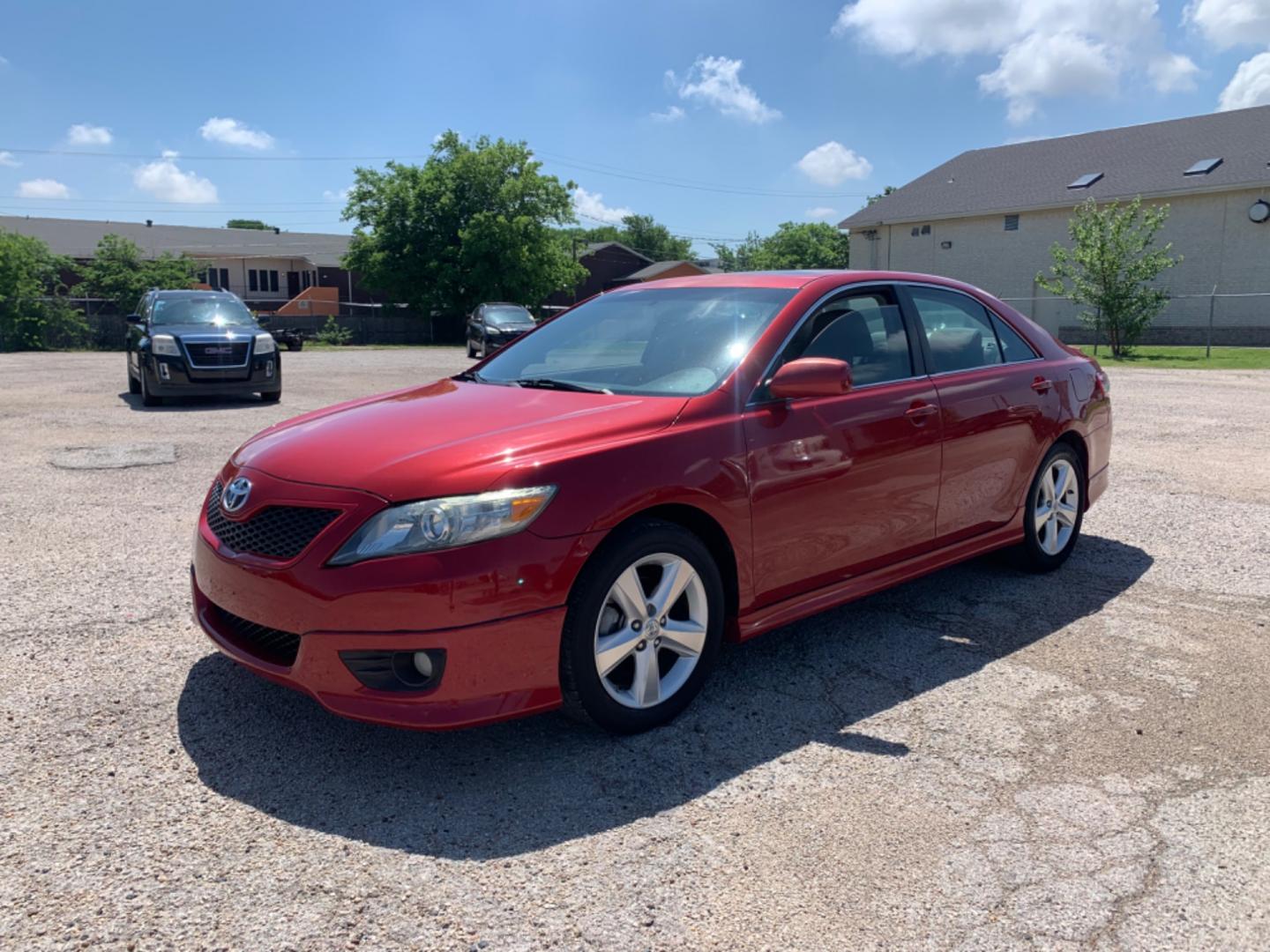 2011 Red /gray Toyota Camry SE (4T1BF3EK4BU) with an 2.5L L4 DOHC 16V engine, AUTOMATIC transmission, located at 1830 North Belt Line Road, Irving, TX, 75061, (469) 524-0199, 32.834373, -96.993584 - Photo#2